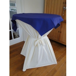 Statafel+Afrok Wit+Blauw Afdekkleedje (kompleet) Statafel+Afrok Wit+Blauw Afdekkleedje (kompleet)